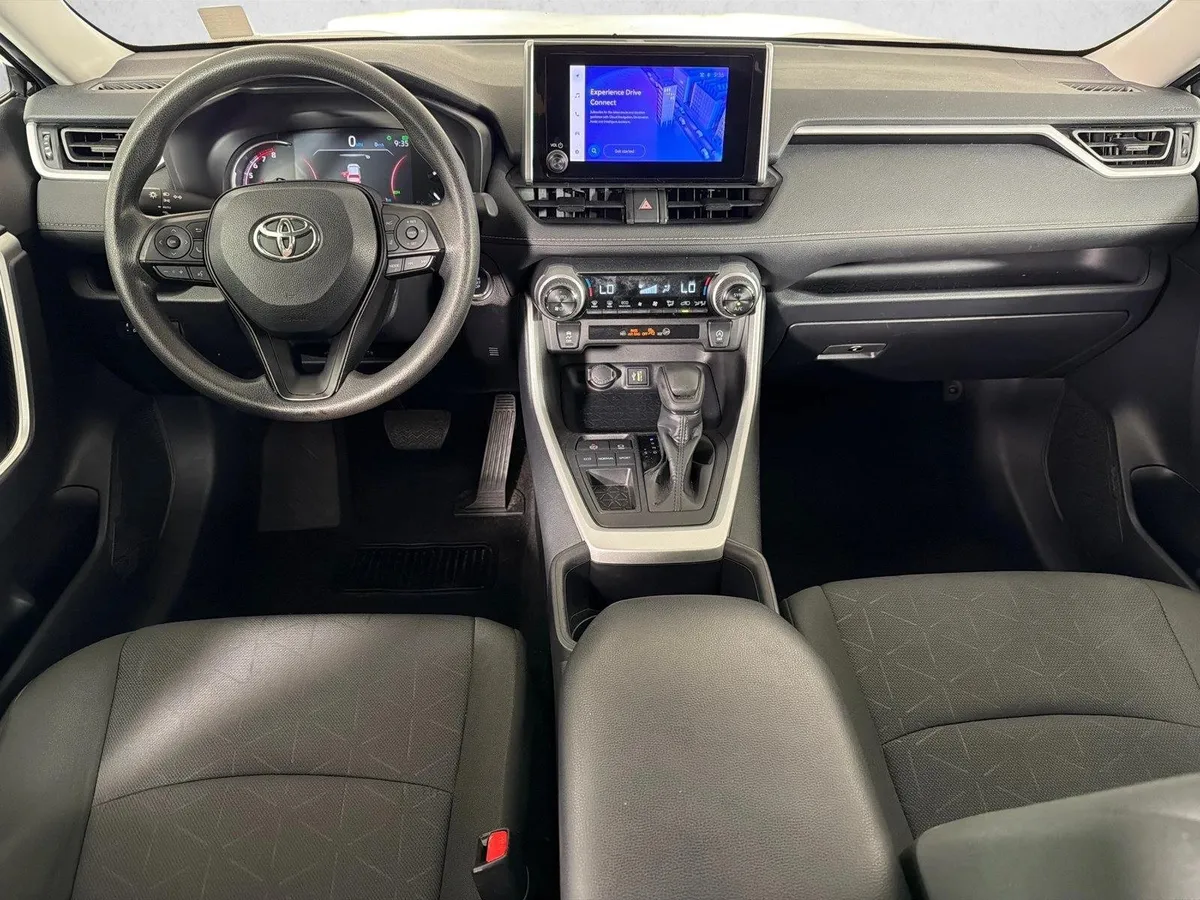2025 Toyota RAV4 XLE thumbnail 22