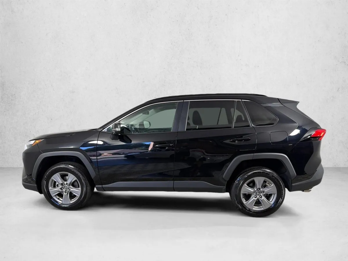 2025 Toyota RAV4 XLE thumbnail 6