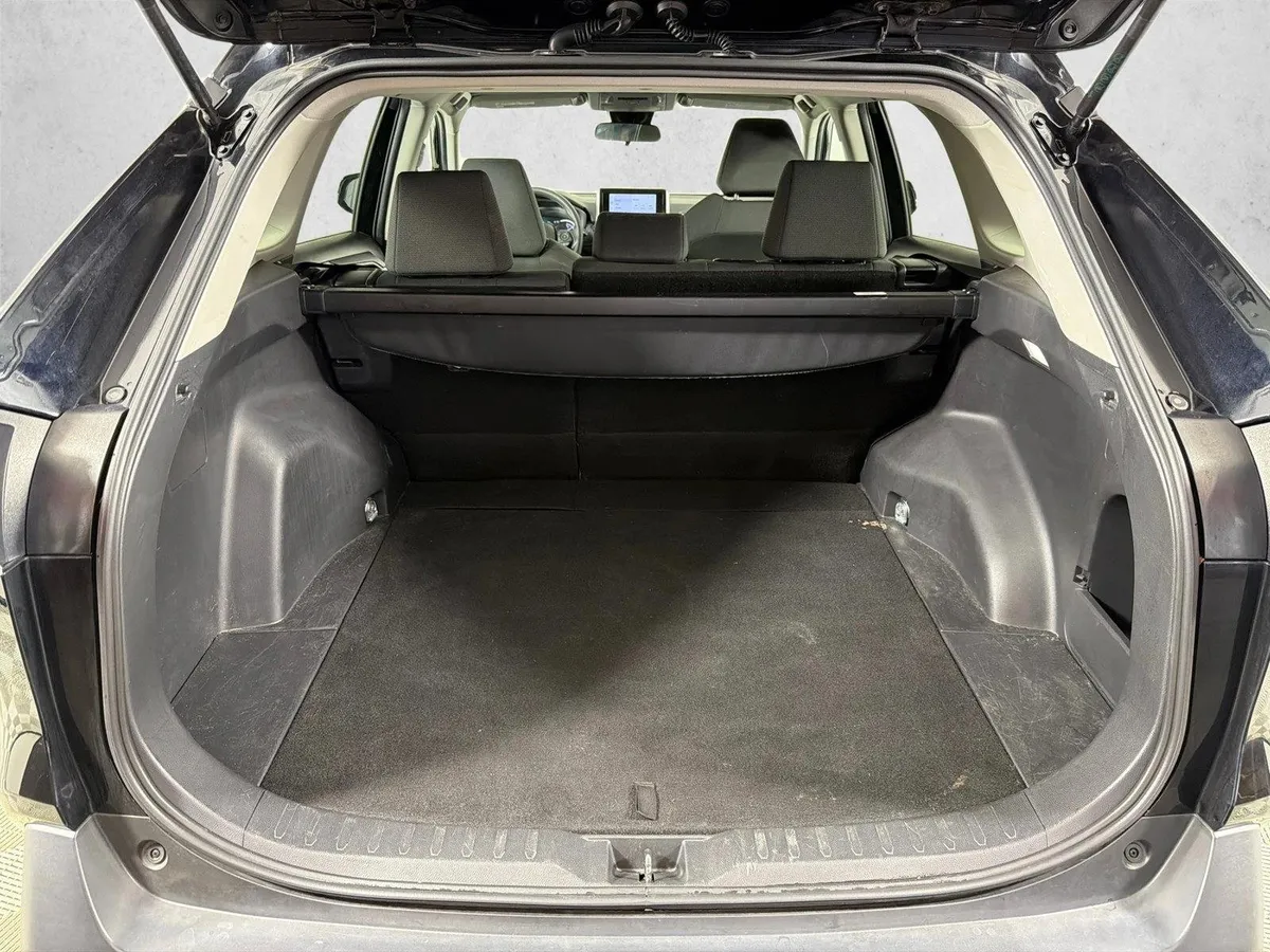 2025 Toyota RAV4 XLE thumbnail 18