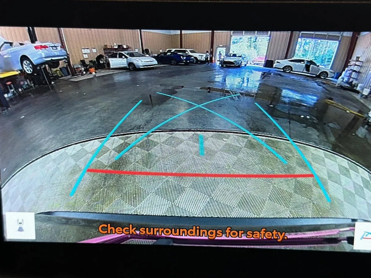2025 Toyota RAV4 XLE thumbnail 29