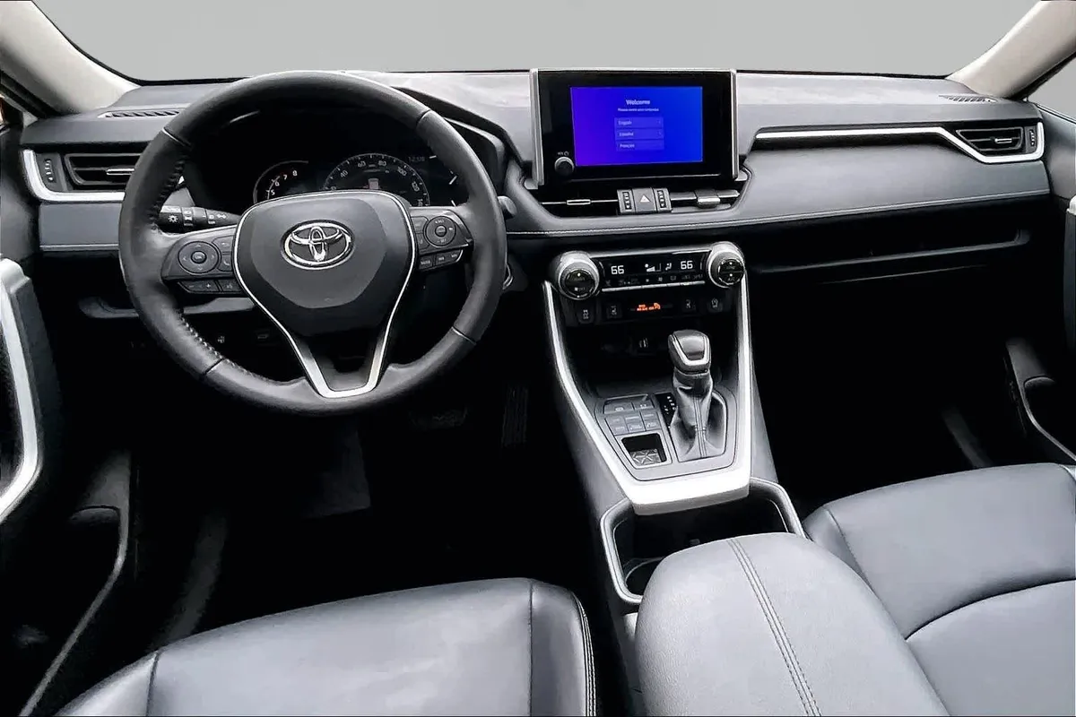2025 Toyota RAV4 XLE Premium thumbnail 16