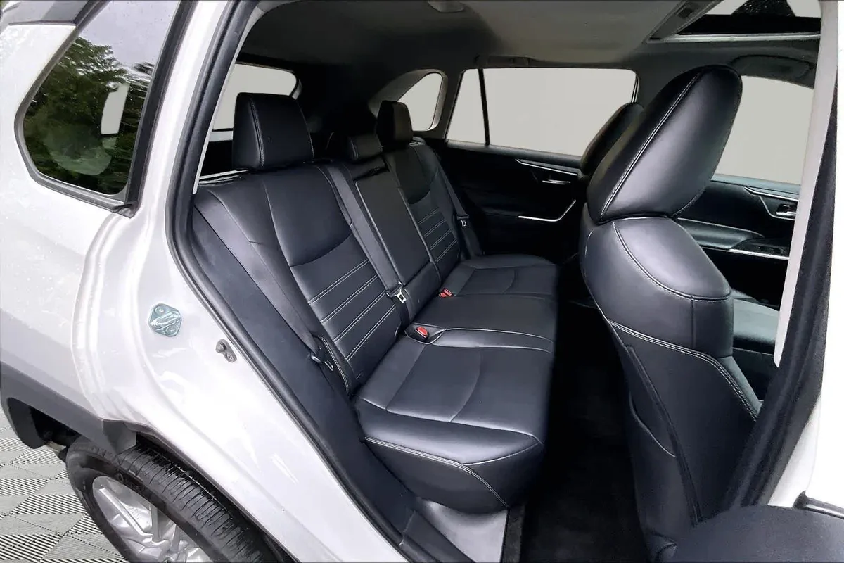 2025 Toyota RAV4 XLE Premium thumbnail 20