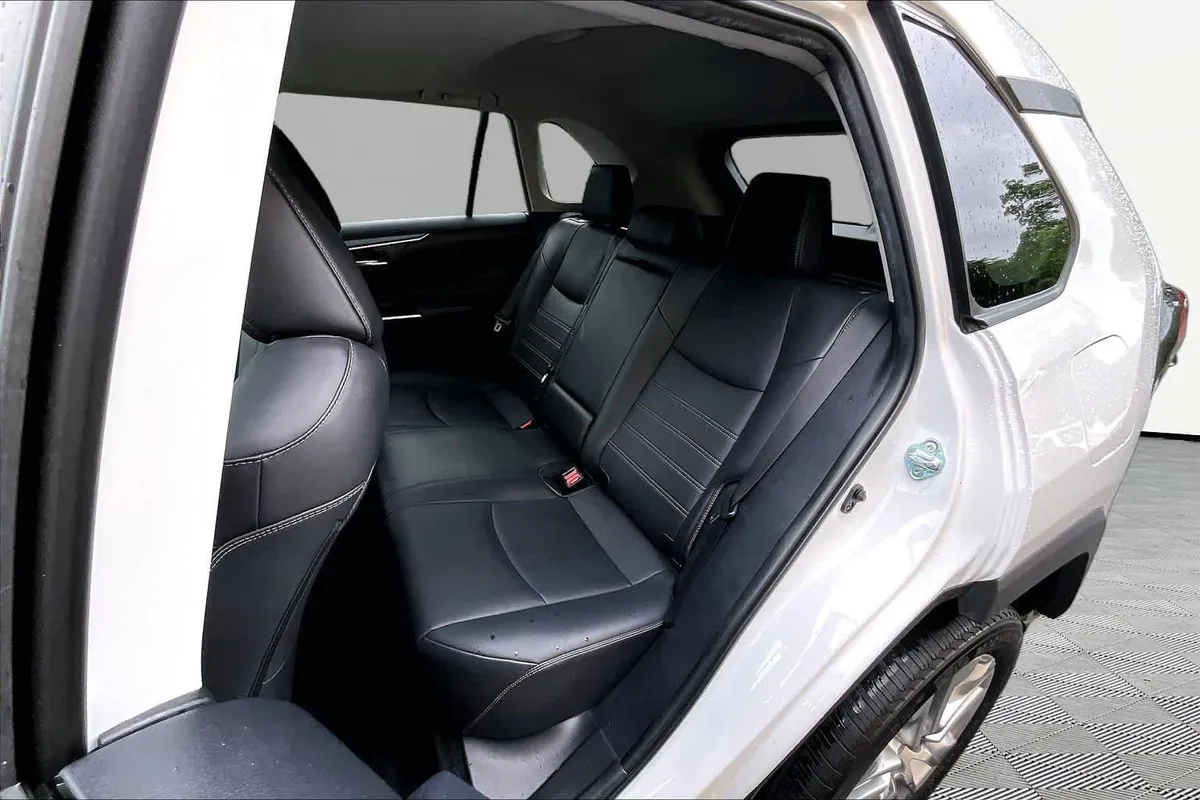 2025 Toyota RAV4 XLE Premium thumbnail 21