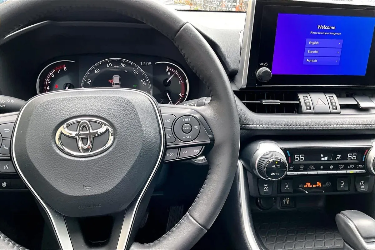 2025 Toyota RAV4 XLE Premium thumbnail 25
