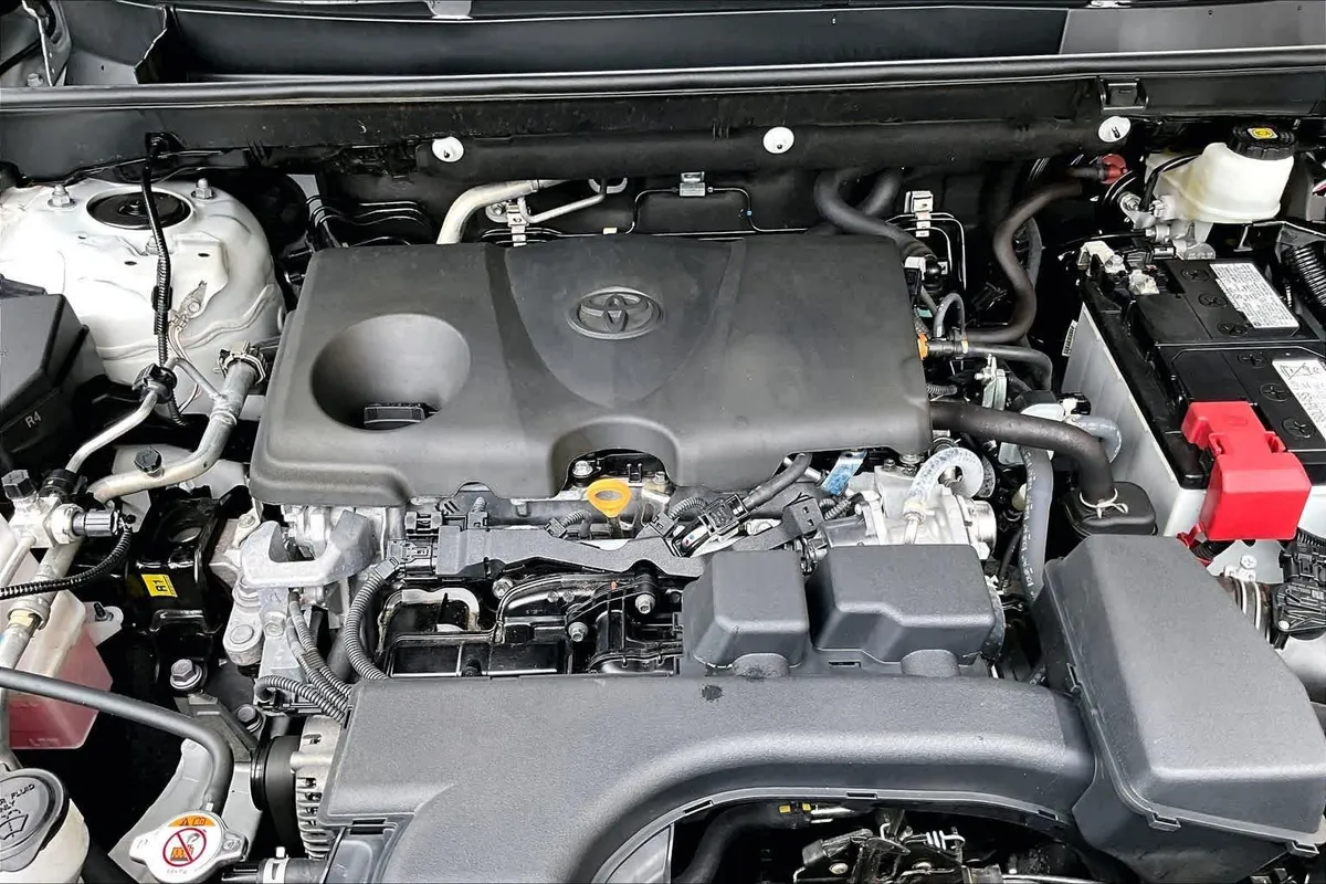2025 Toyota RAV4 XLE Premium thumbnail 32