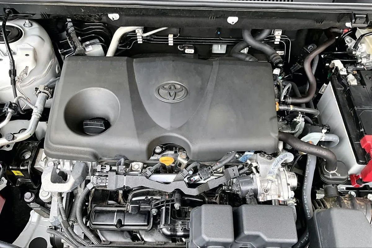 2025 Toyota RAV4 XLE Premium thumbnail 33