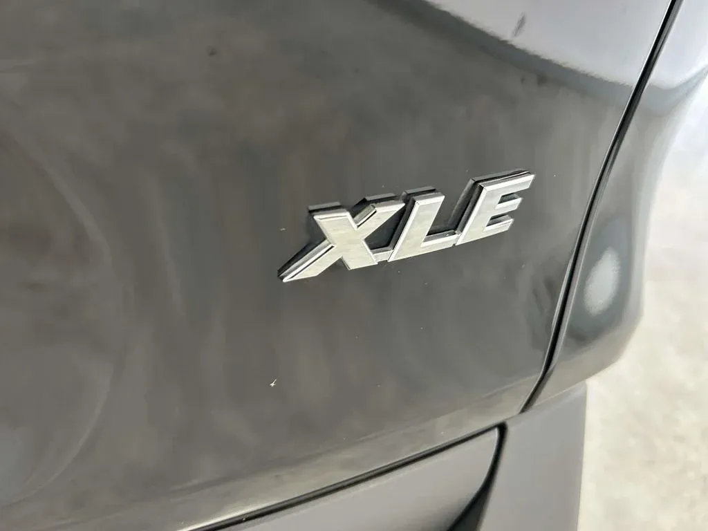 2025 Toyota RAV4 XLE Premium thumbnail 11