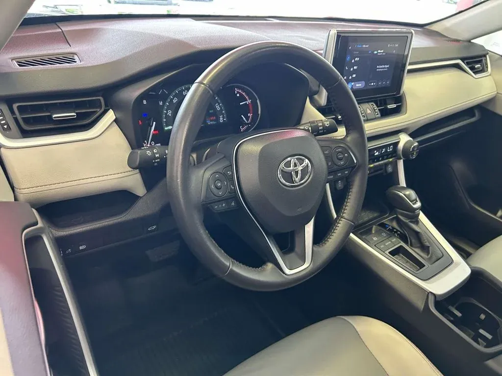 2025 Toyota RAV4 XLE Premium thumbnail 13