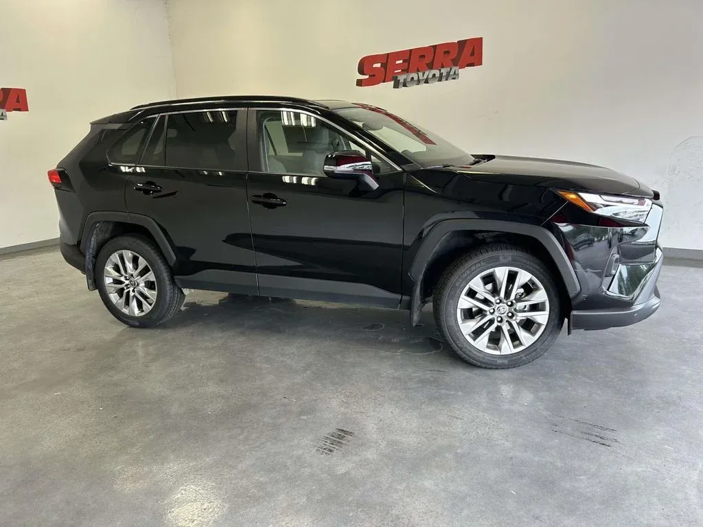 2025 Toyota RAV4 XLE Premium thumbnail 2