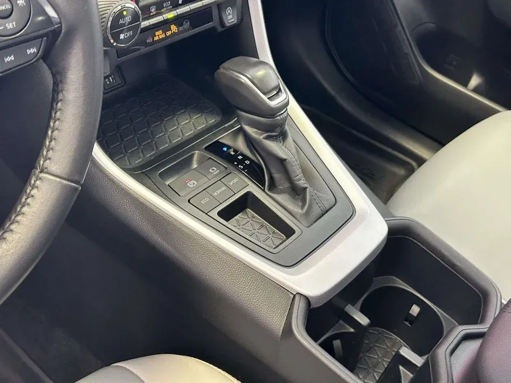 2025 Toyota RAV4 XLE Premium thumbnail 20