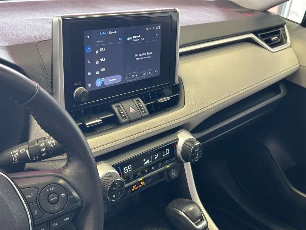 2025 Toyota RAV4 XLE Premium thumbnail 21