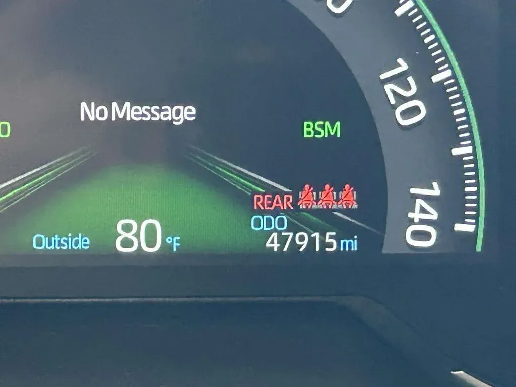 2025 Toyota RAV4 XLE Premium thumbnail 28