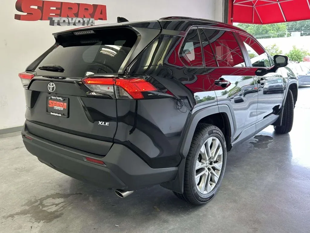 2025 Toyota RAV4 XLE Premium thumbnail 3