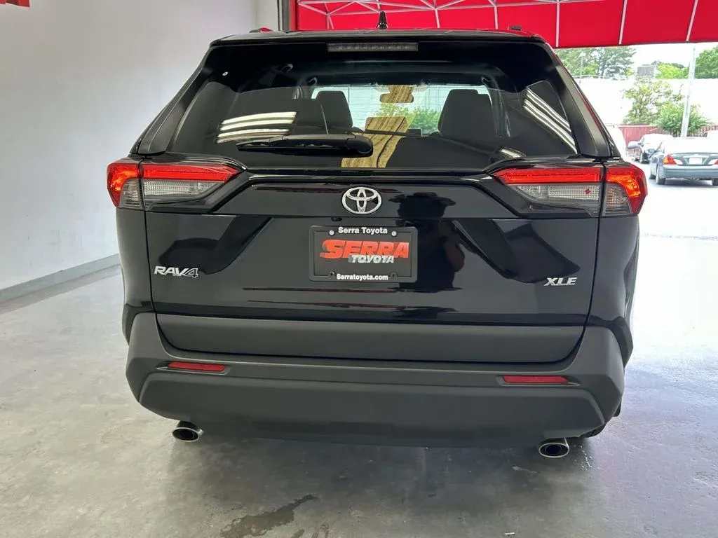 2025 Toyota RAV4 XLE Premium thumbnail 4