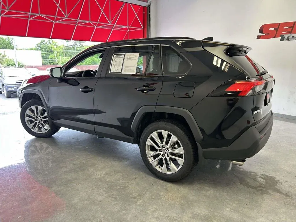 2025 Toyota RAV4 XLE Premium thumbnail 6