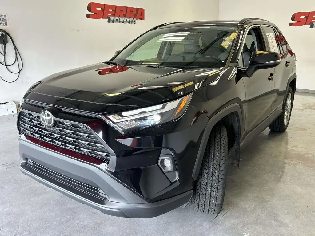 2025 Toyota RAV4 XLE Premium thumbnail 7