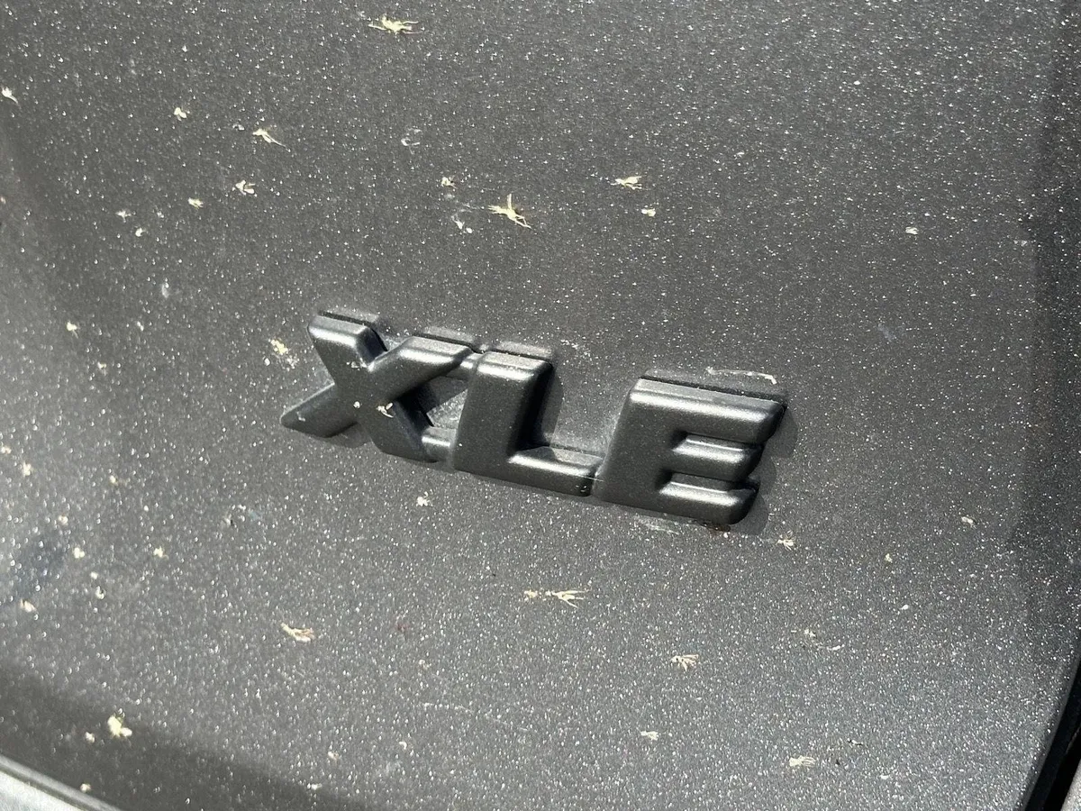 2025 Toyota RAV4 XLE Premium thumbnail 10