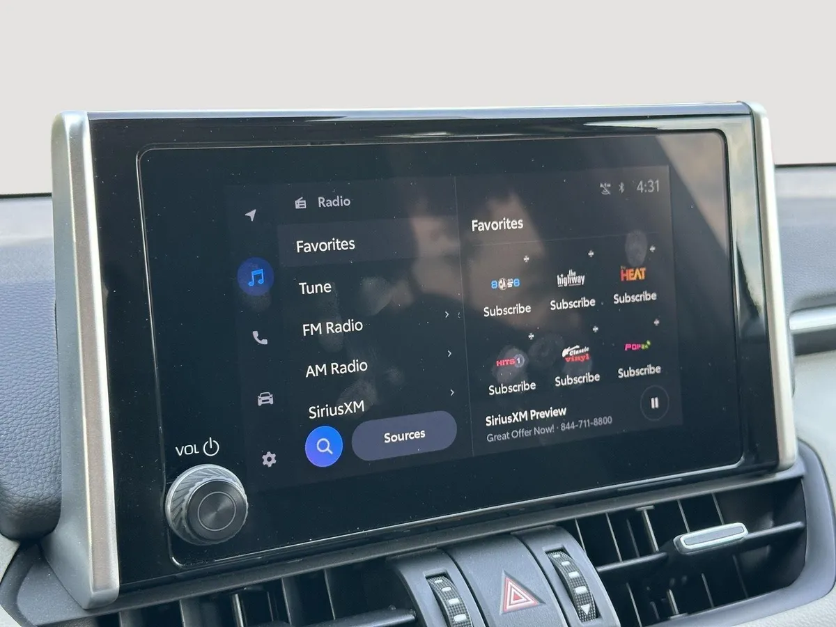2025 Toyota RAV4 XLE Premium thumbnail 12