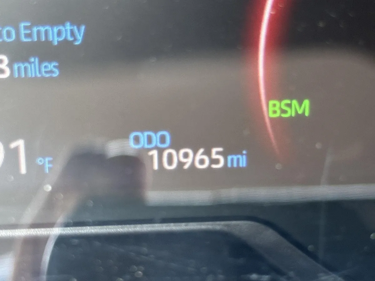 2025 Toyota RAV4 XLE Premium thumbnail 14