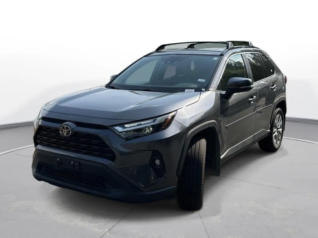 2025 Toyota RAV4 XLE Premium thumbnail 2