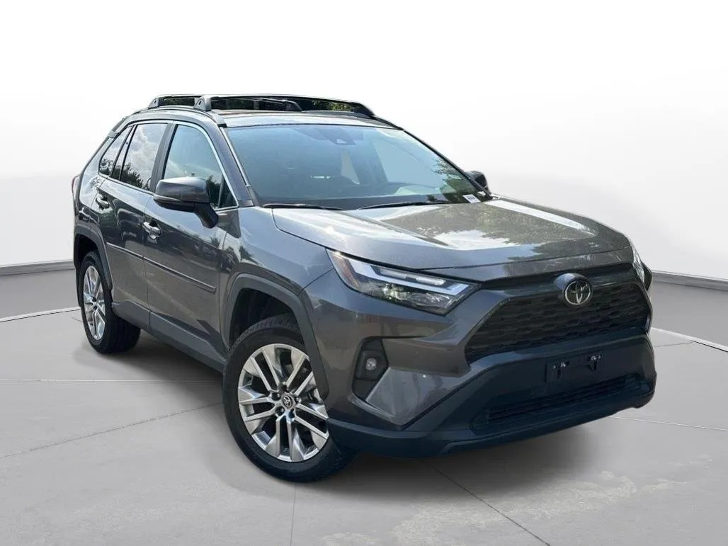 2025 Toyota RAV4 XLE Premium thumbnail 4