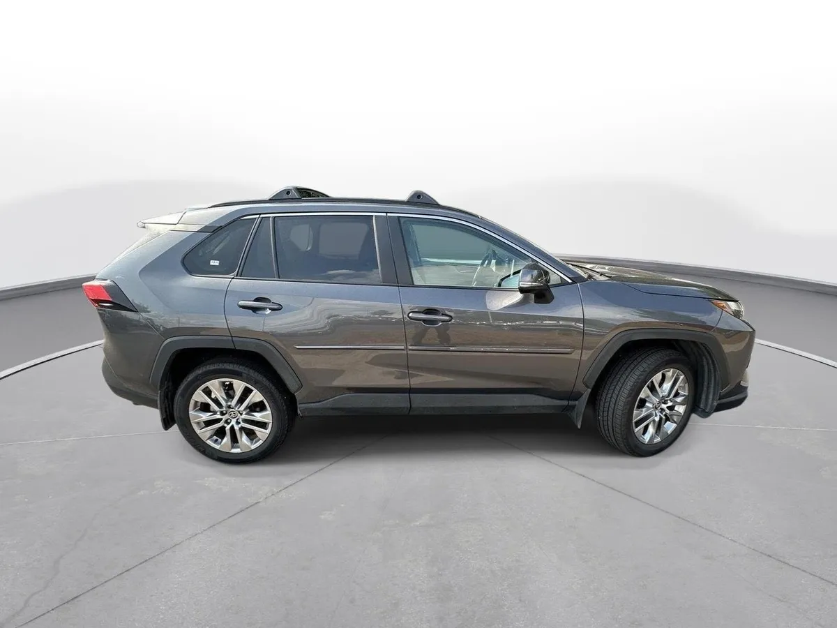 2025 Toyota RAV4 XLE Premium thumbnail 5