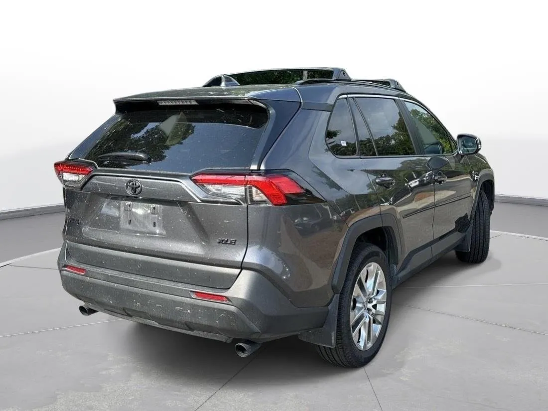 2025 Toyota RAV4 XLE Premium thumbnail 6