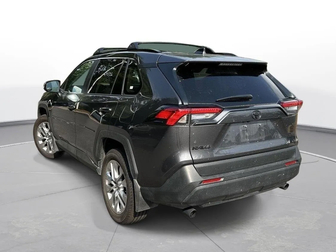2025 Toyota RAV4 XLE Premium thumbnail 8