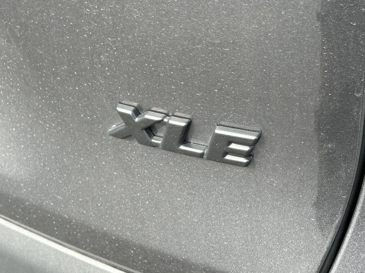 2025 Toyota RAV4 XLE Premium thumbnail 10