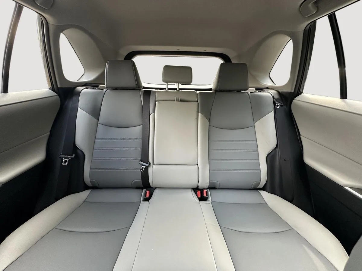 2025 Toyota RAV4 XLE Premium thumbnail 13