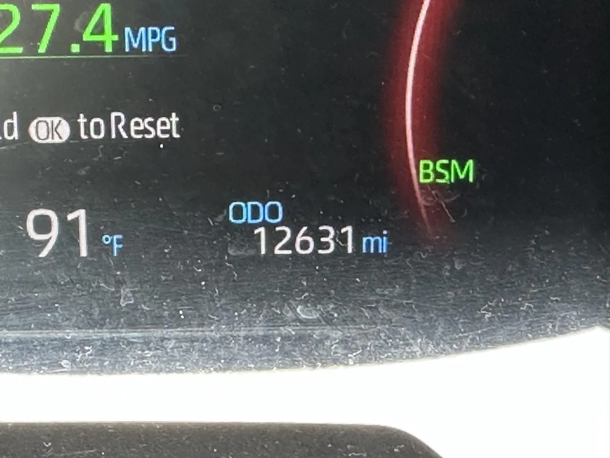 2025 Toyota RAV4 XLE Premium thumbnail 14