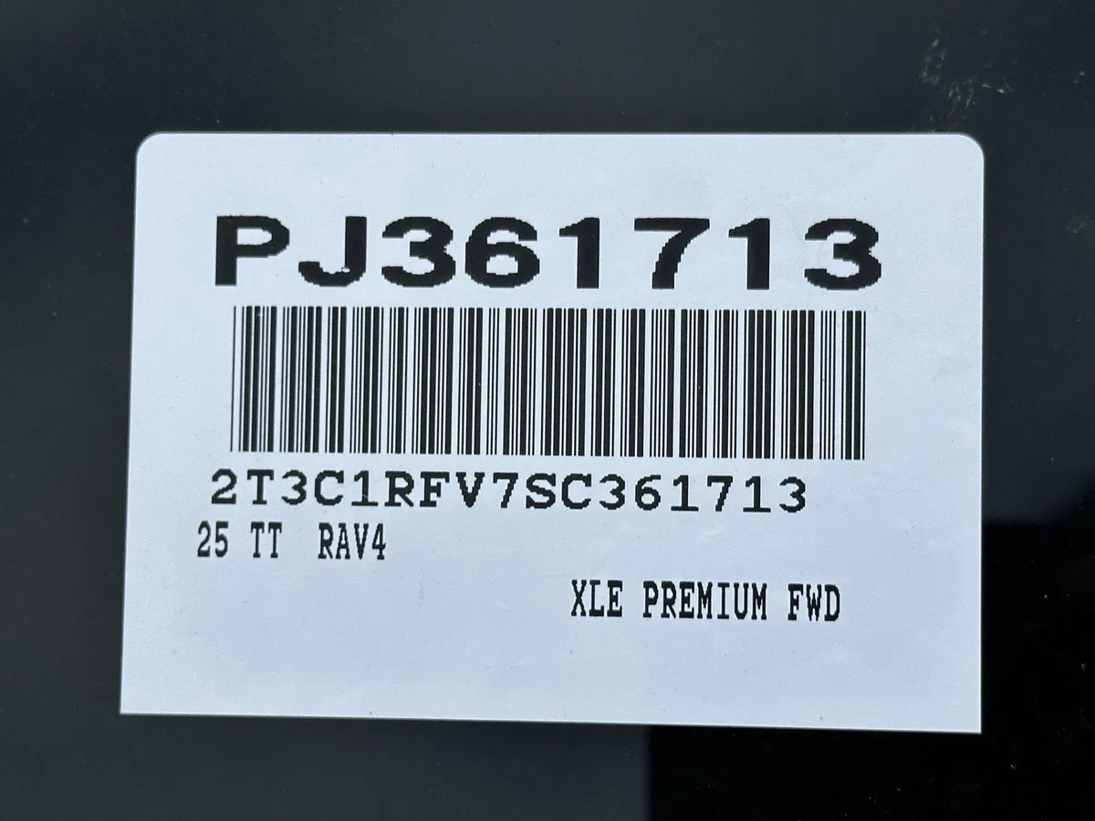 2025 Toyota RAV4 XLE Premium thumbnail 15