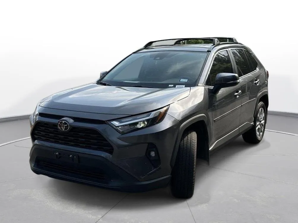 2025 Toyota RAV4 XLE Premium thumbnail 2
