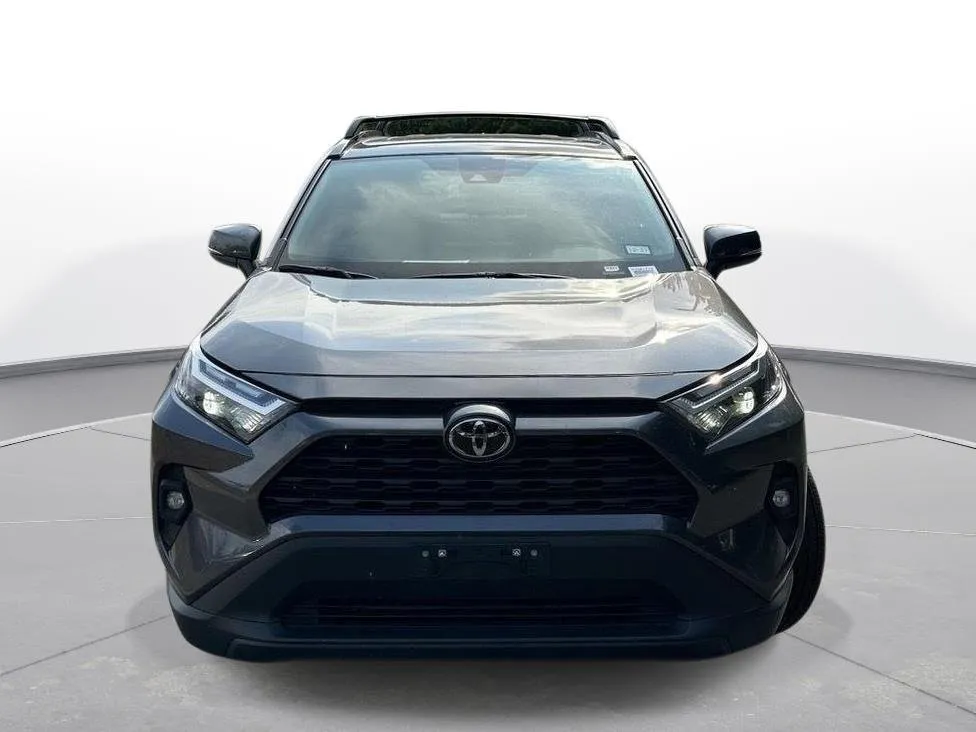 2025 Toyota RAV4 XLE Premium thumbnail 3