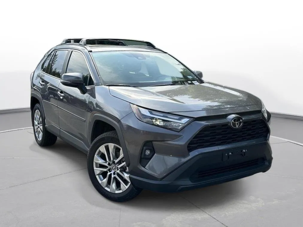 2025 Toyota RAV4 XLE Premium thumbnail 4