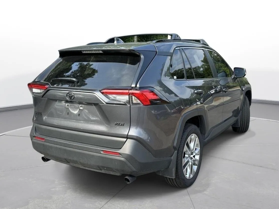 2025 Toyota RAV4 XLE Premium thumbnail 6