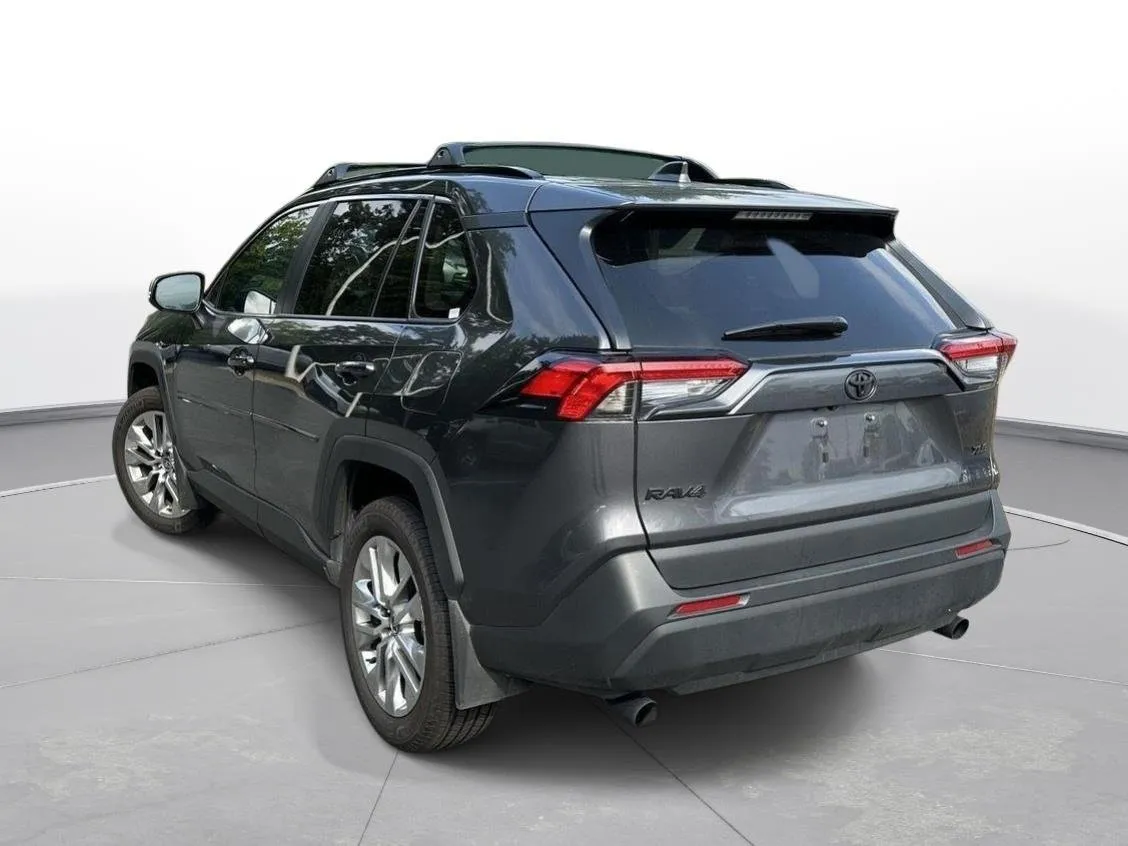 2025 Toyota RAV4 XLE Premium thumbnail 8