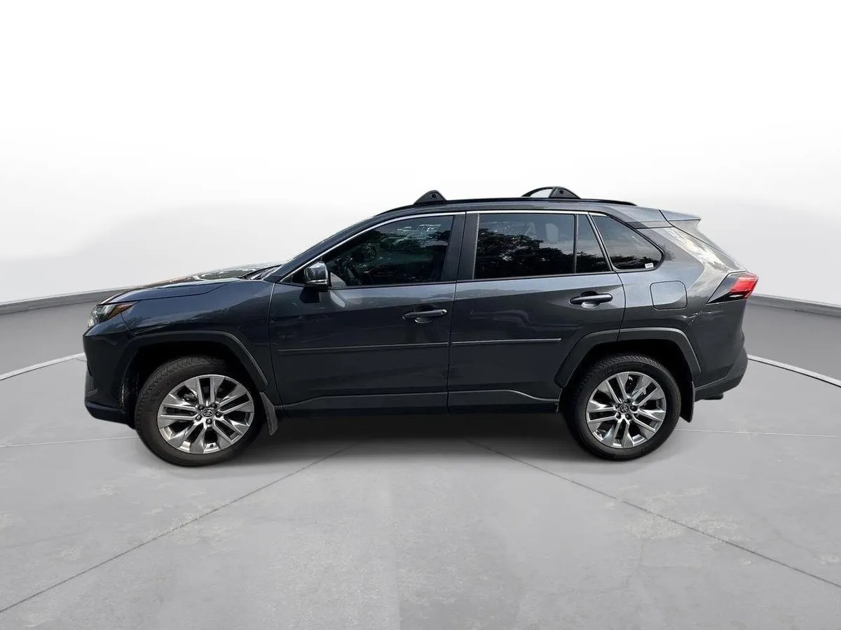 2025 Toyota RAV4 XLE Premium thumbnail 9