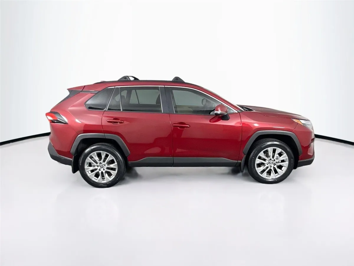 2025 Toyota RAV4 XLE Premium thumbnail 10