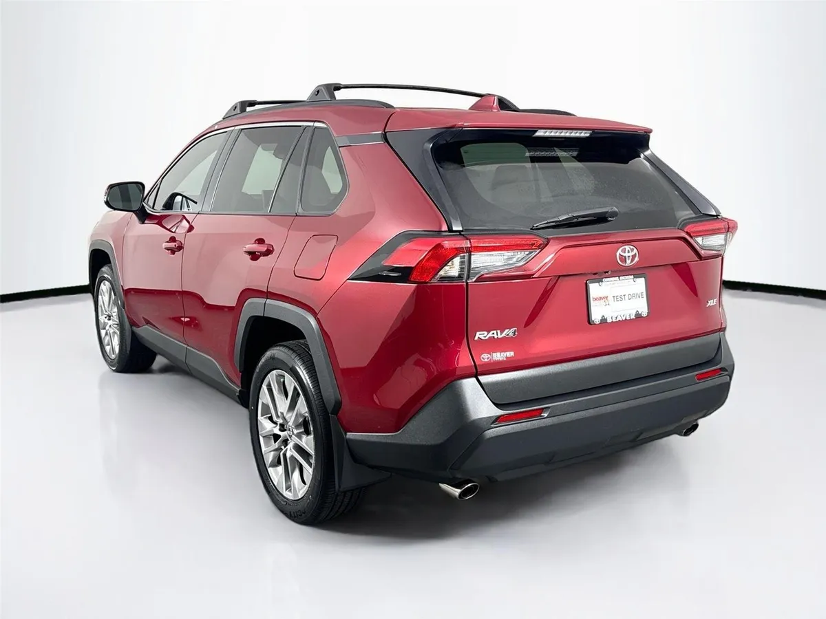 2025 Toyota RAV4 XLE Premium thumbnail 12