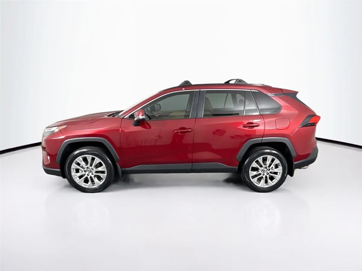 2025 Toyota RAV4 XLE Premium thumbnail 13