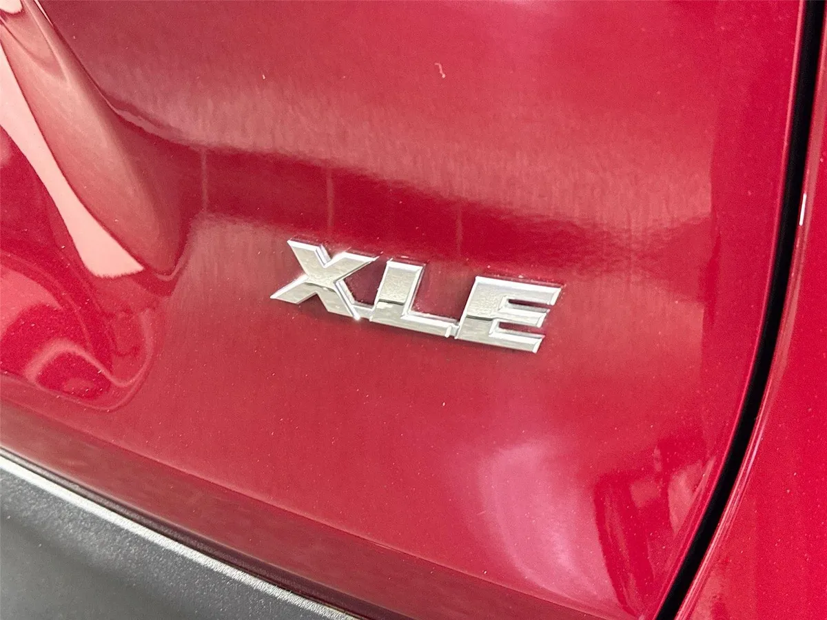 2025 Toyota RAV4 XLE Premium thumbnail 14