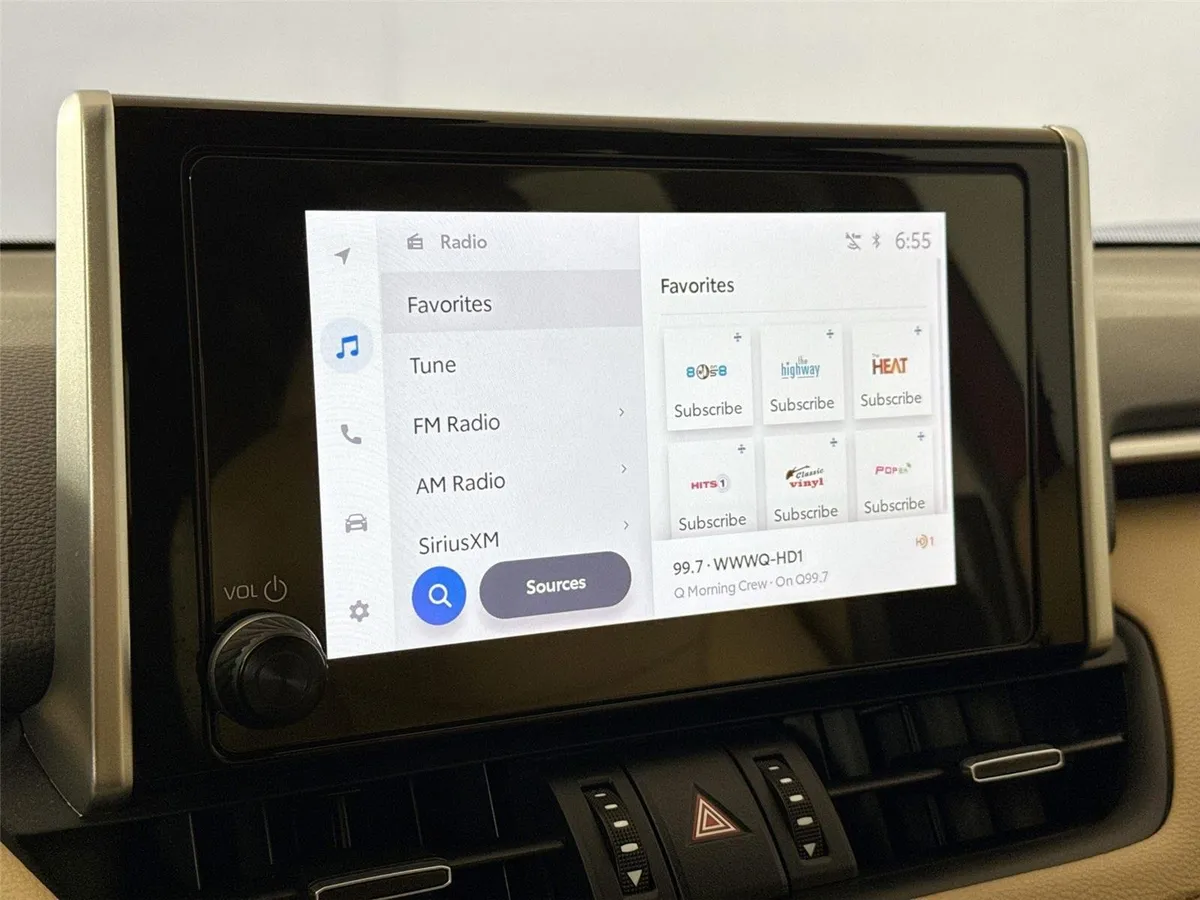 2025 Toyota RAV4 XLE Premium thumbnail 23