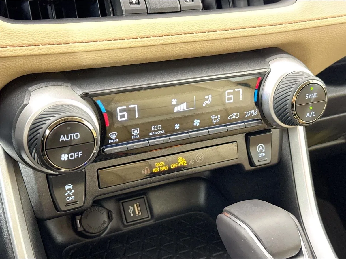 2025 Toyota RAV4 XLE Premium thumbnail 25