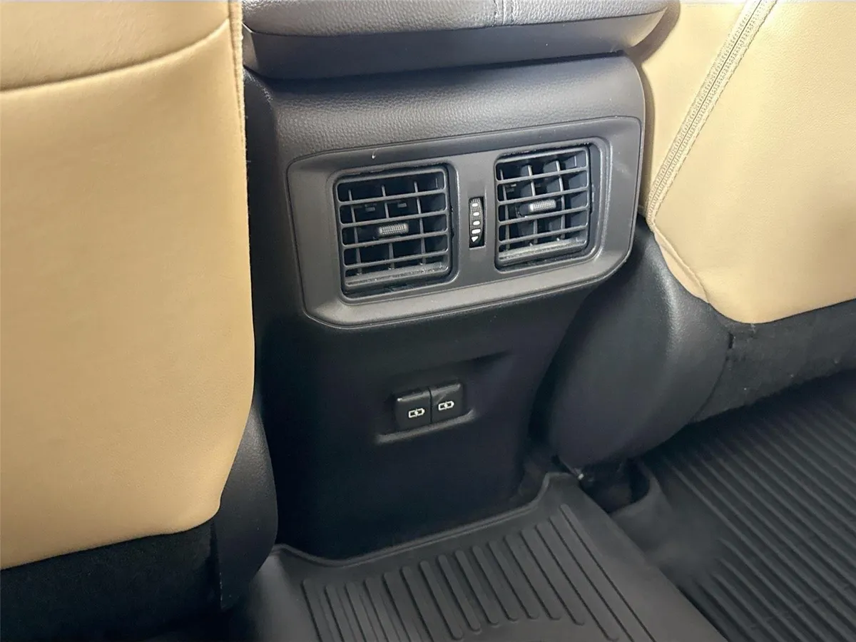 2025 Toyota RAV4 XLE Premium thumbnail 34