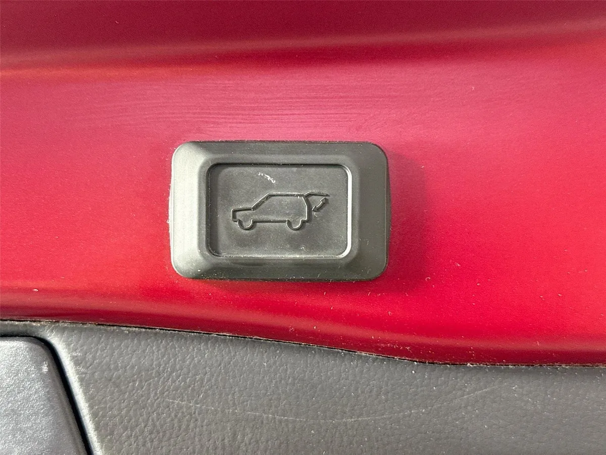 2025 Toyota RAV4 XLE Premium thumbnail 39