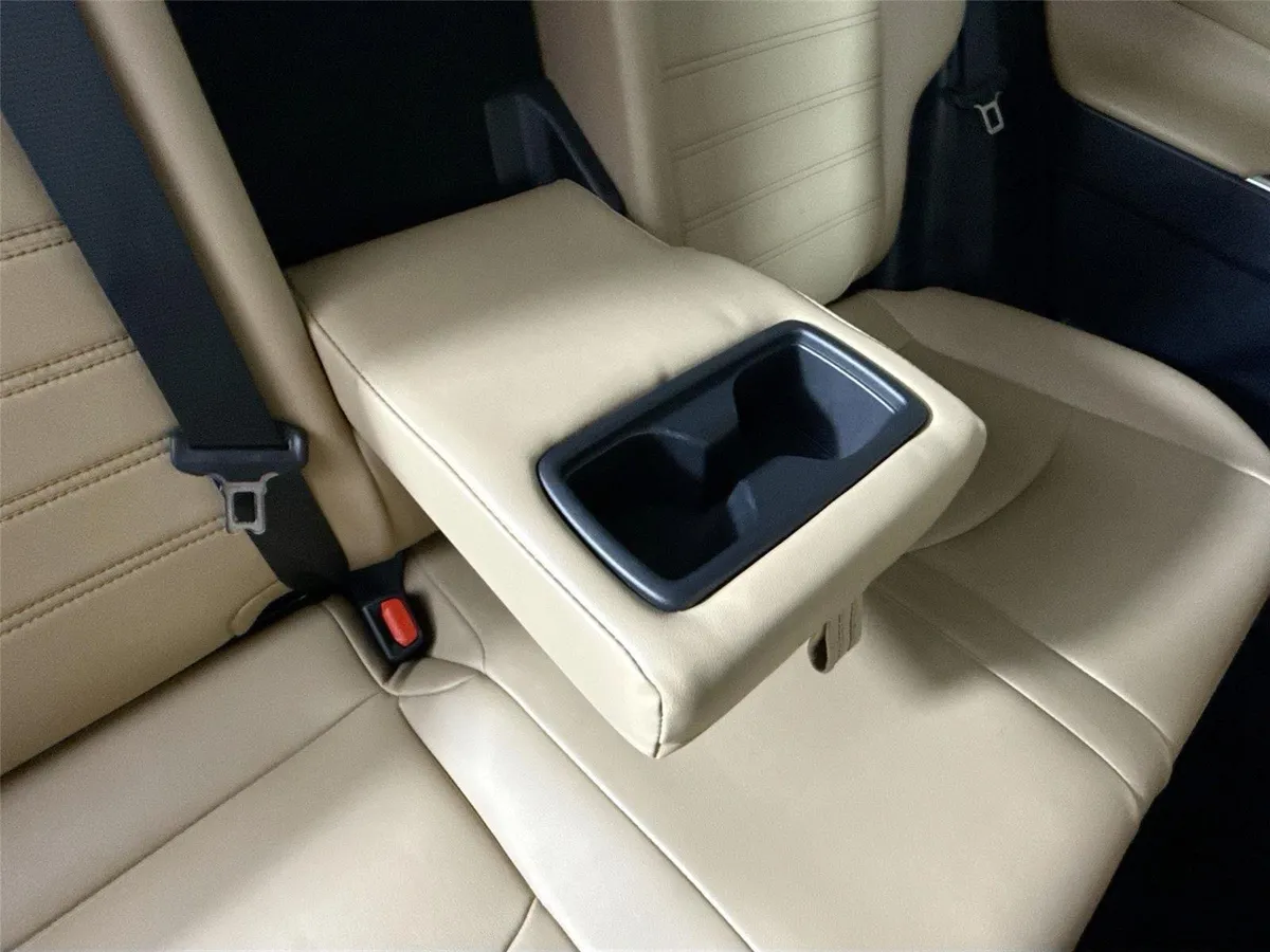 2025 Toyota RAV4 XLE Premium thumbnail 40
