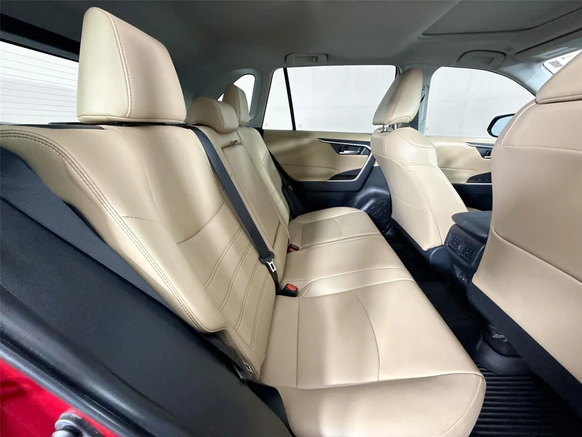 2025 Toyota RAV4 XLE Premium thumbnail 41