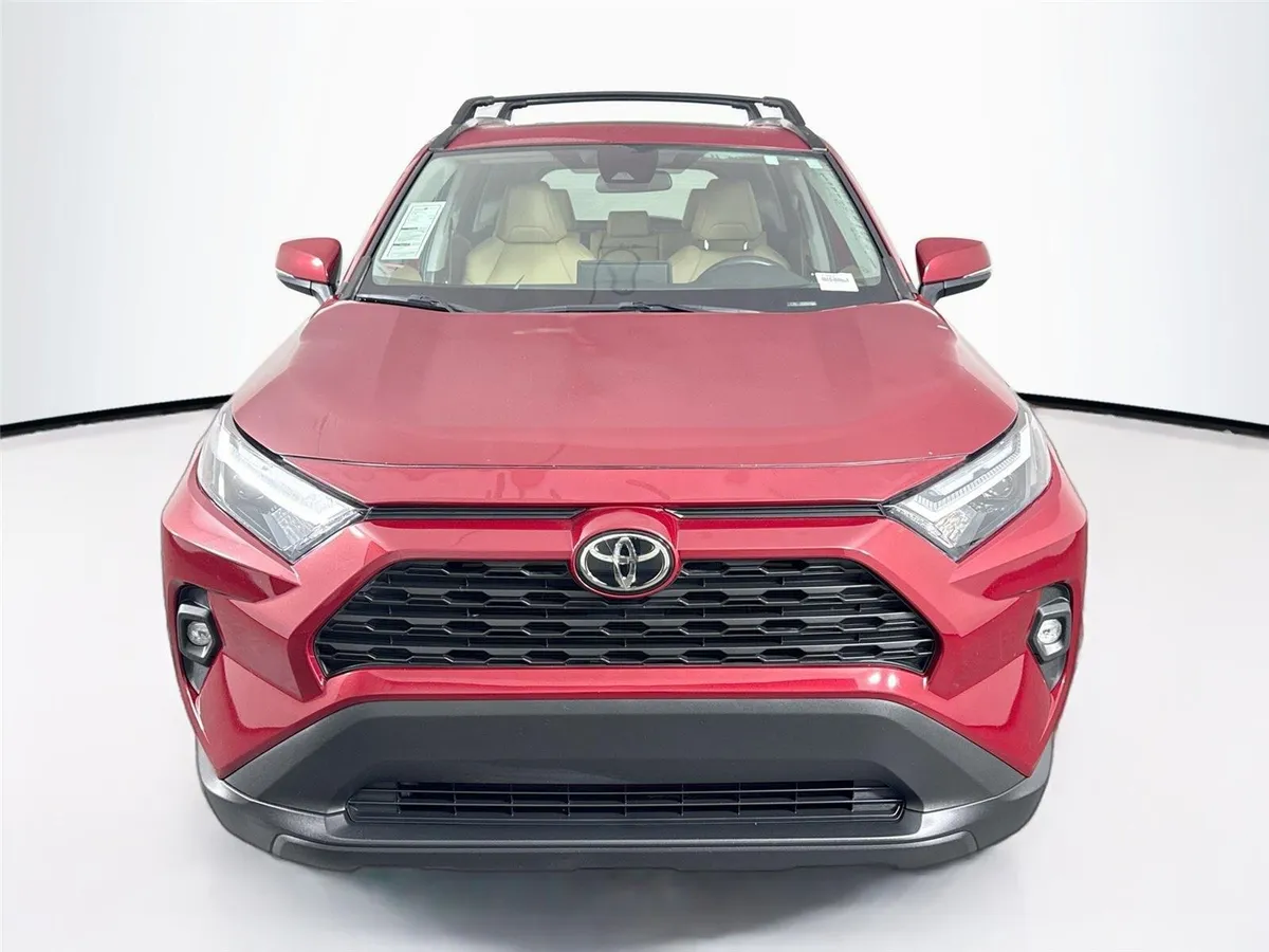 2025 Toyota RAV4 XLE Premium thumbnail 8