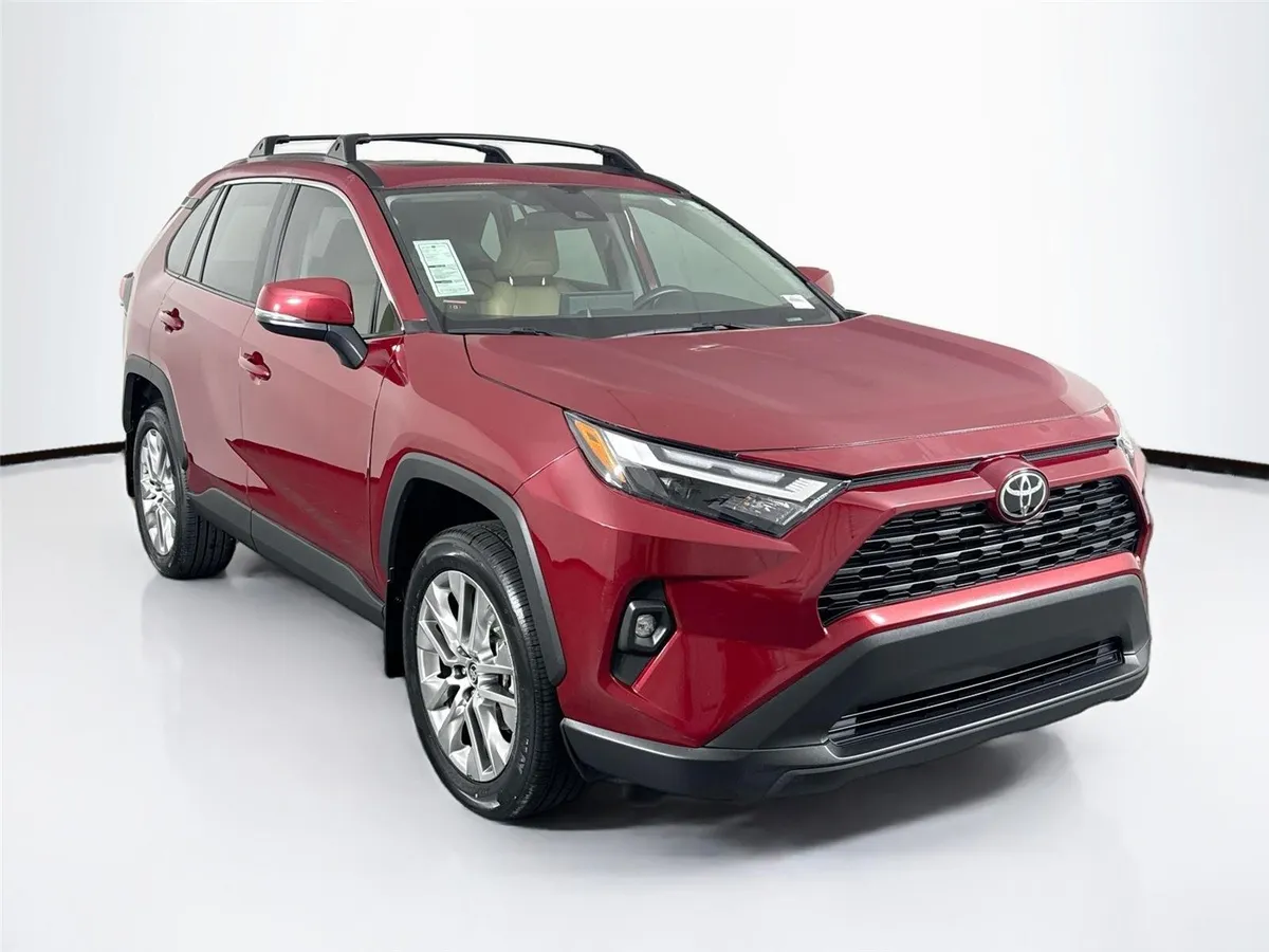 2025 Toyota RAV4 XLE Premium thumbnail 9
